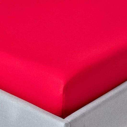 HOMESCAPES Red Egyptian Cotton Deep Fitted Sheet 200 Thread Count, Single - Red