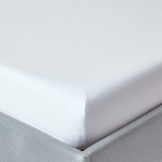 HOMESCAPES White Egyptian Cotton Fitted Sheet 200 Thread Count, Small Double - White