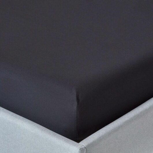 Homescapes - Black Egyptian Cotton Fitted Sheet 200 Thread Count, Super King - Black
