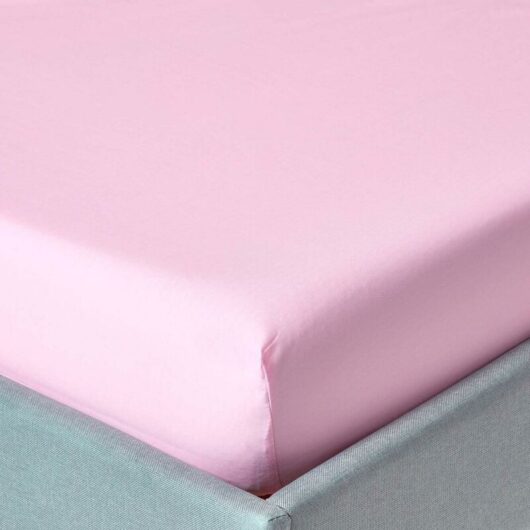 HOMESCAPES Pink Egyptian Cotton Fitted Sheet 200 Thread Count, Super King - Pink